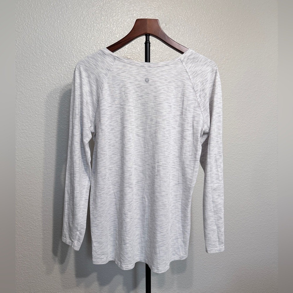 Lululemon 'Emerald' Long Sleeve Workout Shirt in 3 Color Space Dye - Picture 4 of 9